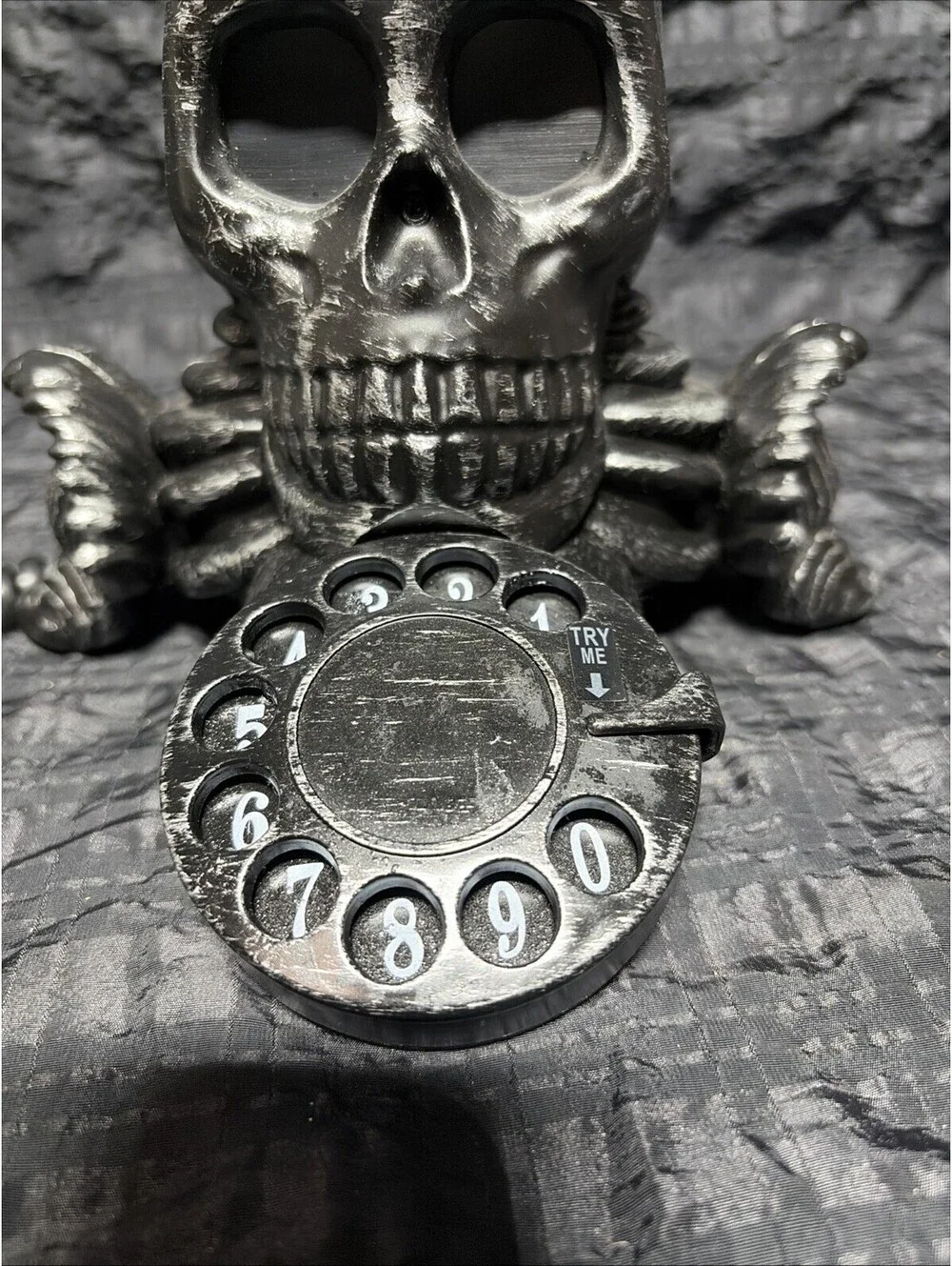 Gemmy Haunted Halloween Skull Talking Telephone With Spinning Red Eyes & Sound